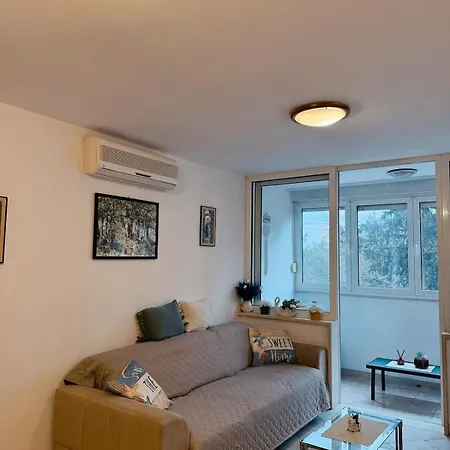 Cecilia Apartment